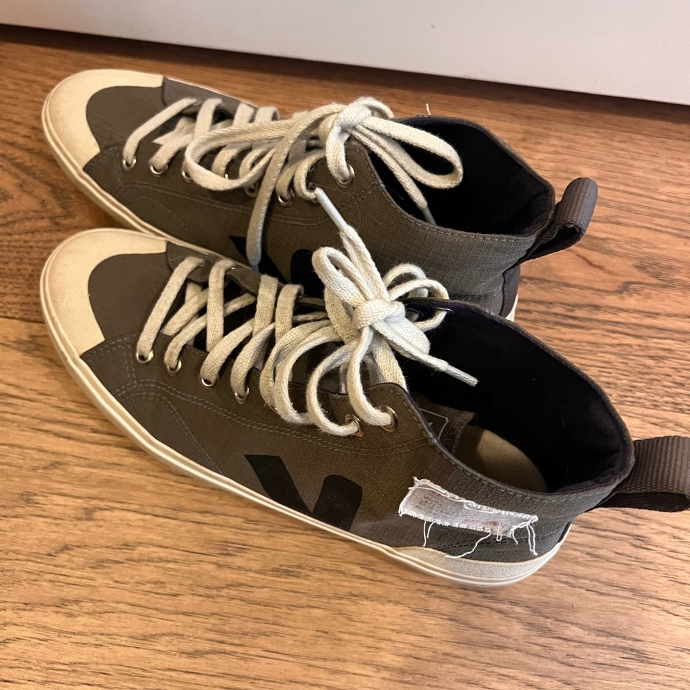 Veja Women’s High-Top Sneakers - Olive and Cream